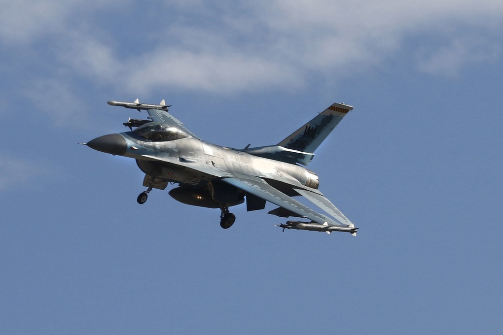 Russia will use `non-gunpowder weapons` to deal with Ukrainian F-16 fighters 0