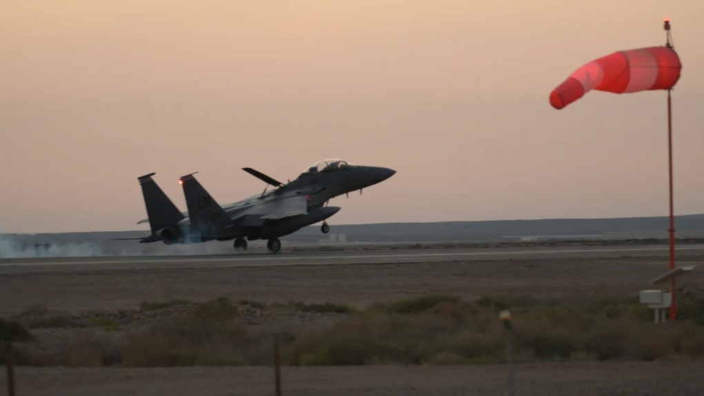 The US sent fighter jets to the Middle East, Russia warned of all-out conflict 0